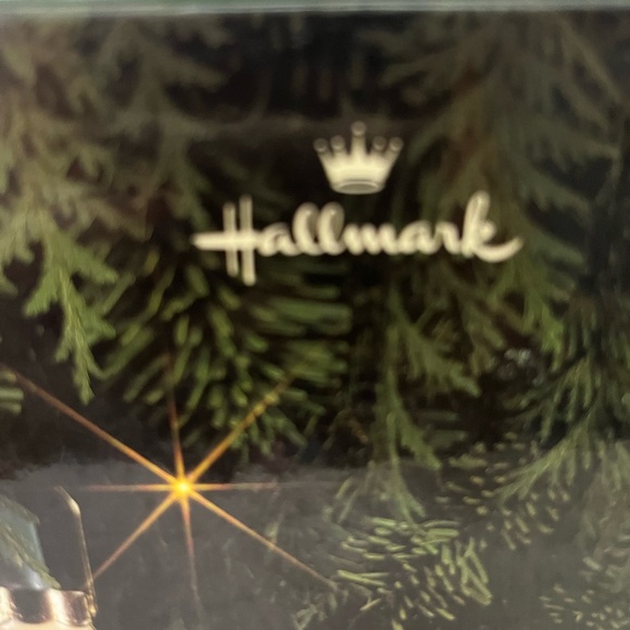 Hallmark Keepsake Ornaments Guide for the Collector of Vintage Christmas - Picture 3 of 5